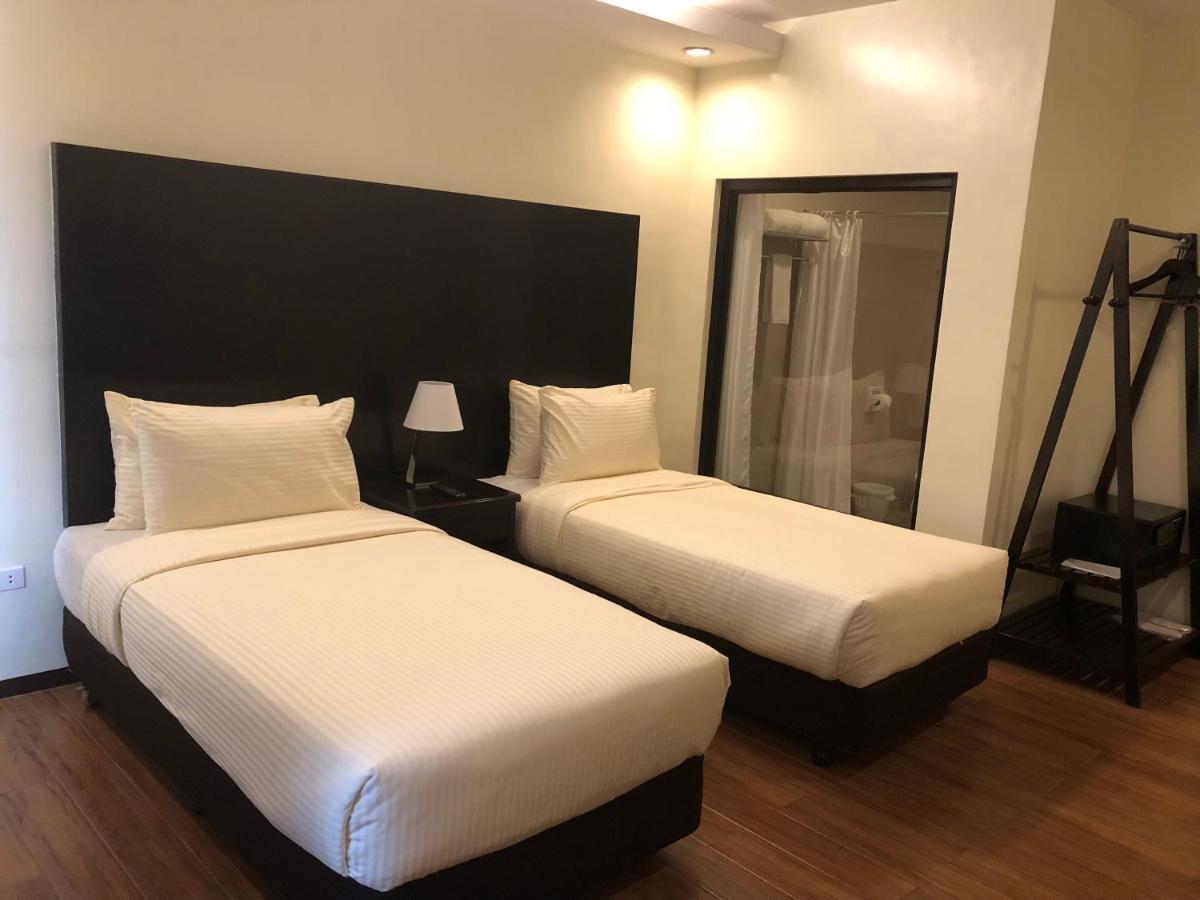 Pina Suites Ormoc Exterior foto