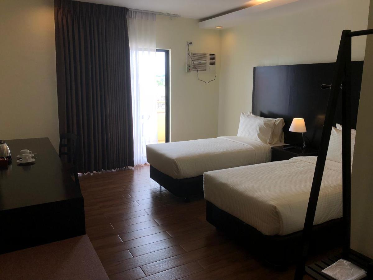 Pina Suites Ormoc Exterior foto