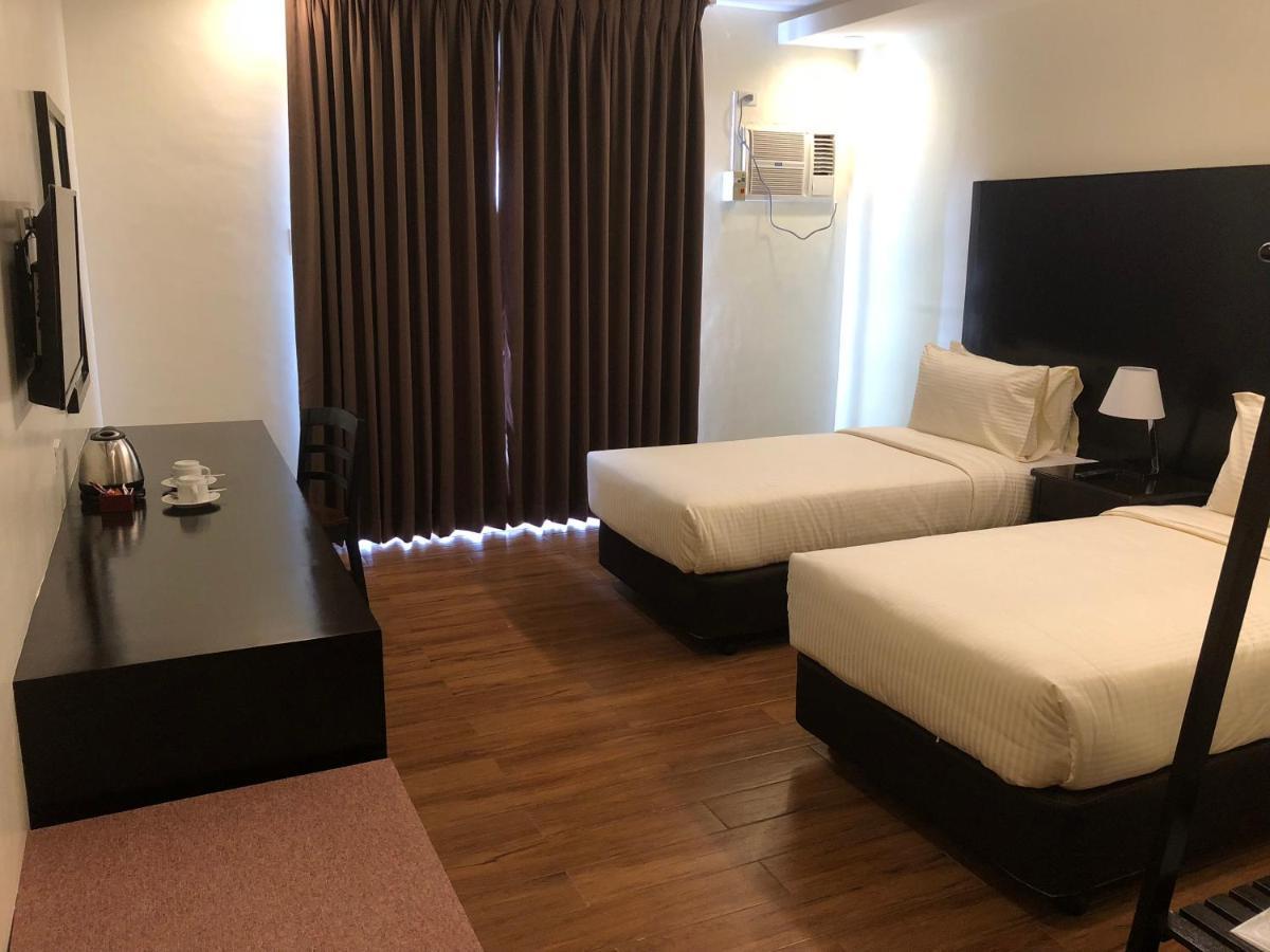 Pina Suites Ormoc Exterior foto